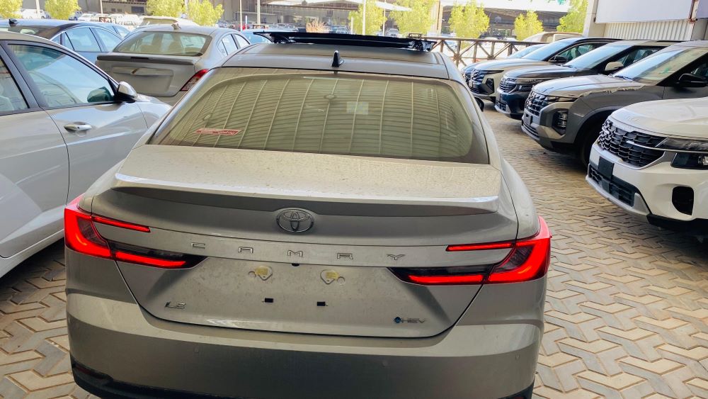 كامري LE هايبرد فضي كامري LE هايبرد فضي