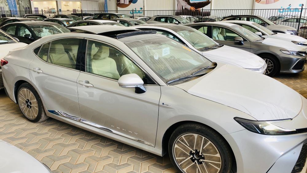 كامري LE هايبرد فضي كامري LE هايبرد فضي