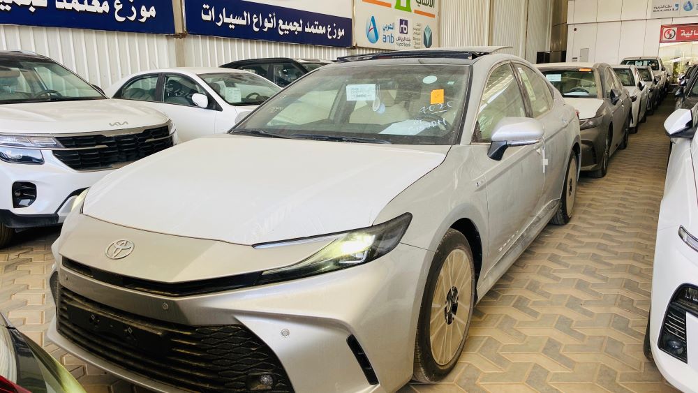 كامري LE هايبرد فضي كامري LE هايبرد فضي