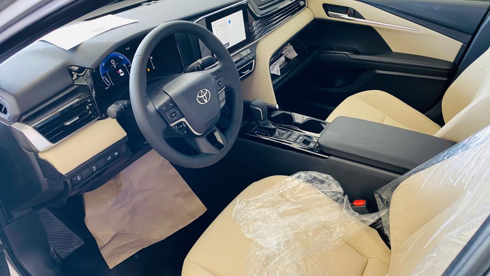 كامري LE هايبرد فضي كامري LE هايبرد فضي