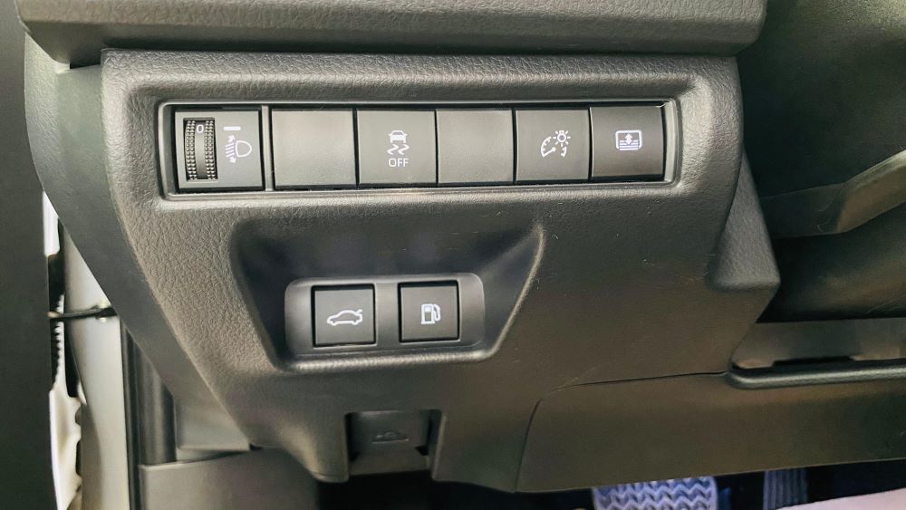 كامري LE هايبرد فضي كامري LE هايبرد فضي