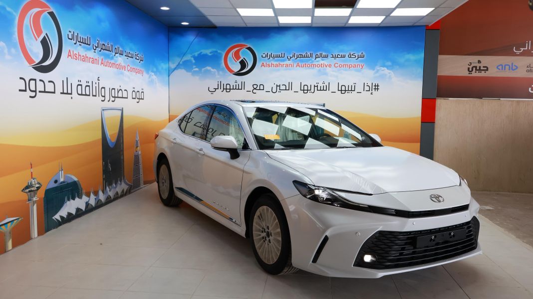 734967d9-1813-47bc-ba57-e140248398d0 تويوتا كامري ابيض