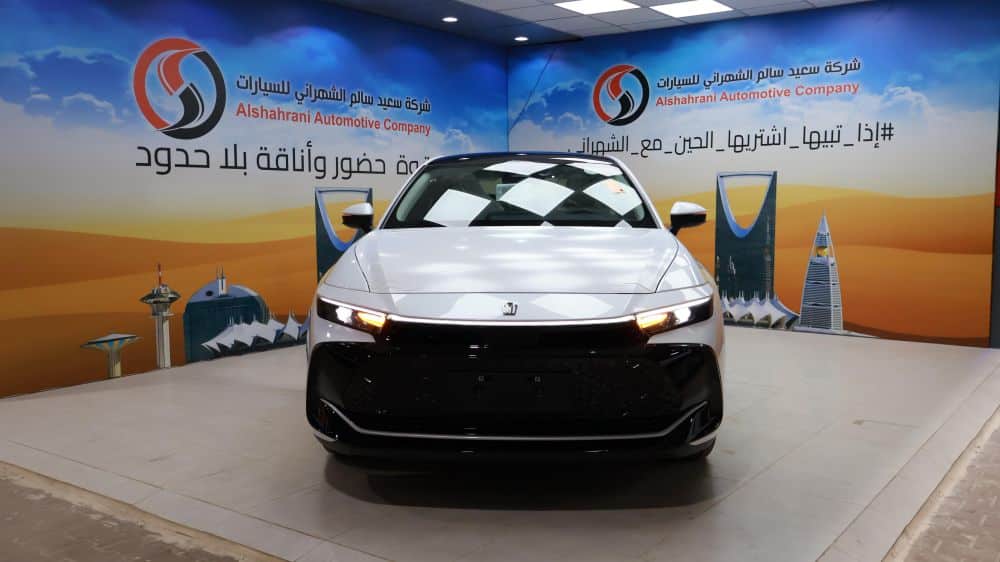 تويوتا كراون بريستيج ابيض